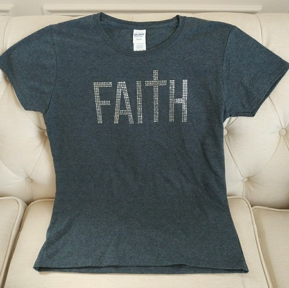 Ladies tee w/ "Faith" graphic in rhinestones